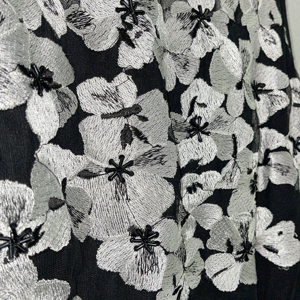 Nicole Miller Black/White Formal Embroidered Floral Beaded Floor-Length - US 6 - Picture 15 of 16